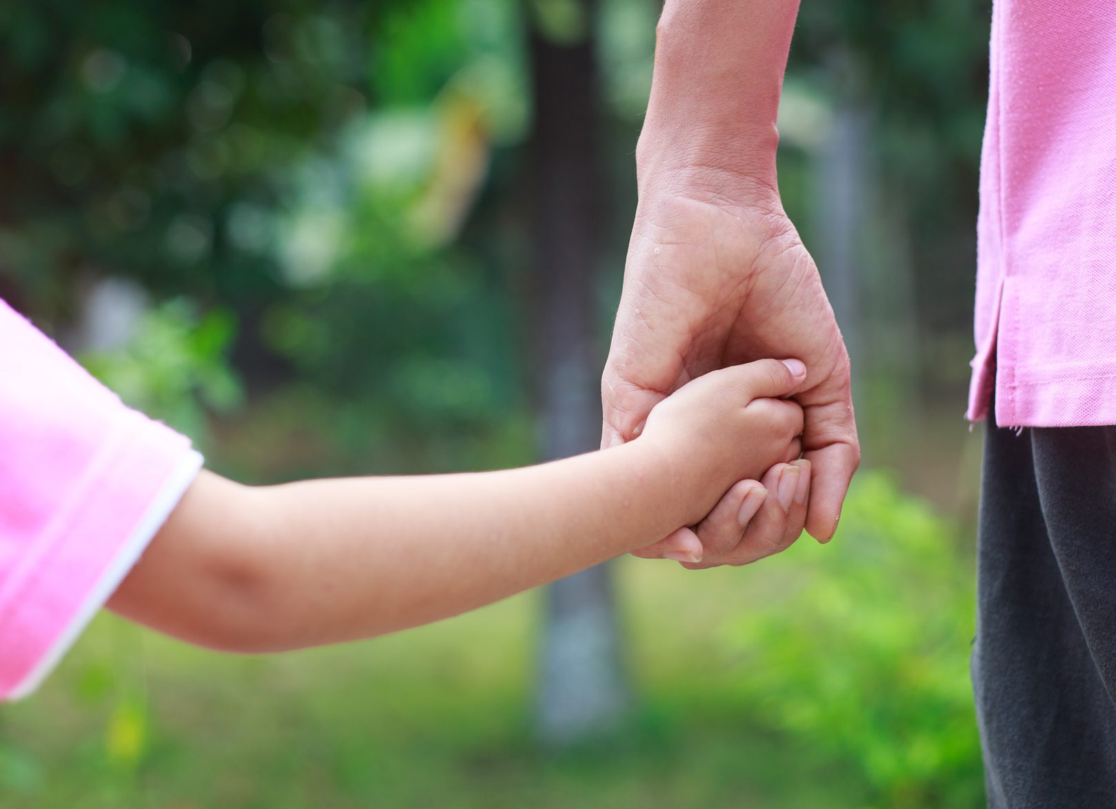 father holding a childs hand after calling a child support lawyer dayton